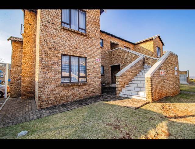 2 BEDROOM APARTMENT FOR SALE IN SOUTH CREST
